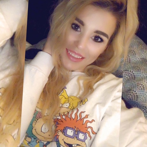 Meet your Posher, Stephanie - Picture 1 of 3